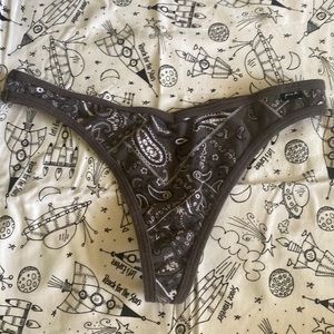 PINK T-Back Thong Gray Bandanna Print
